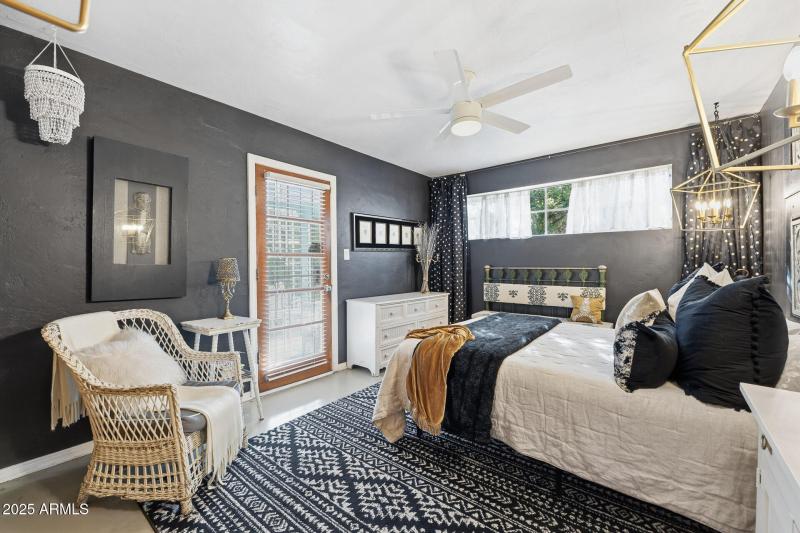 035-2343-primary-bedroom