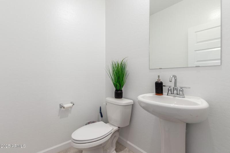 11 Sable Powder bathroom