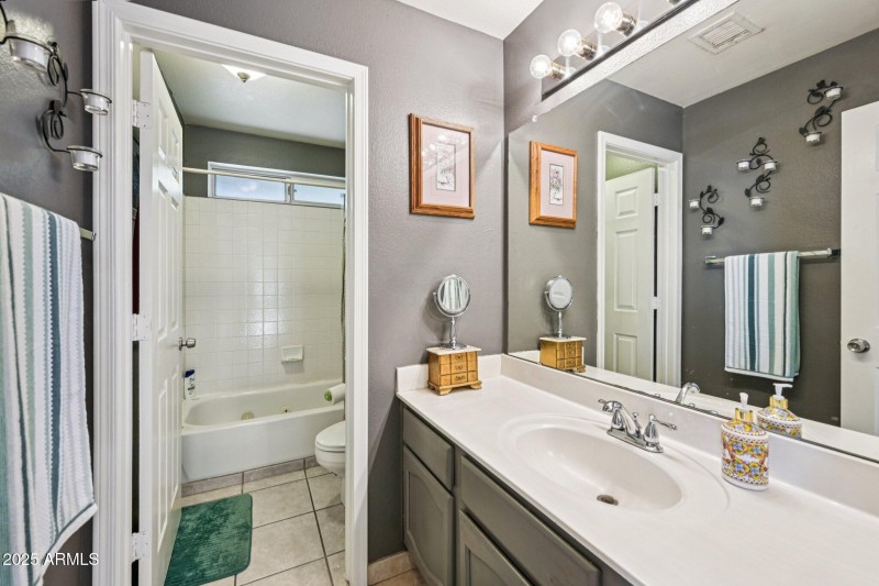 34-web-or-mls-W Michelle Dr-S0508-034