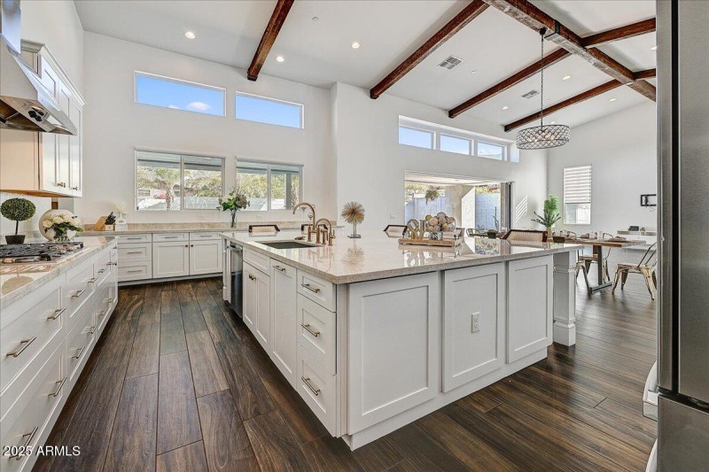 22-Kitchen Full Island