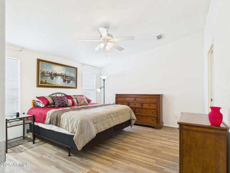 15-web-or-mls-CAM03379G0-PR0168-STILL015