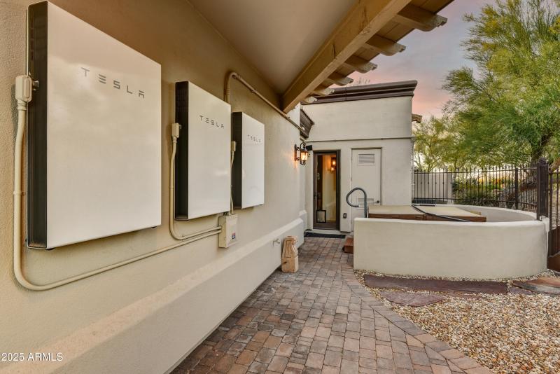 Tesla Battery Solar Systemes