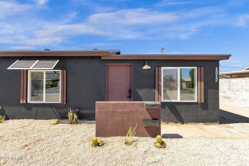 5-web-or-mls-1012-e-pierson-st