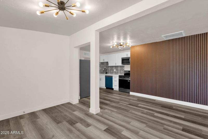 9-web-or-mls-1012-e-pierson-st