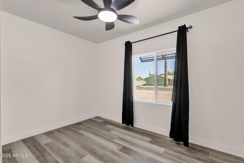 18-web-or-mls-1012-e-pierson-st