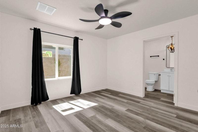 24-web-or-mls-1012-e-pierson-st