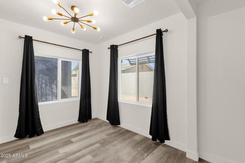 40-web-or-mls-1012-e-pierson-st