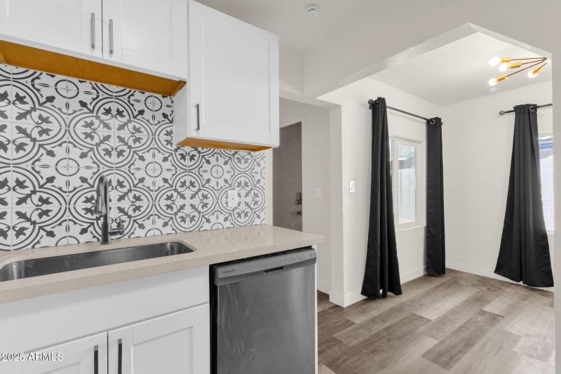 45-web-or-mls-1012-e-pierson-st