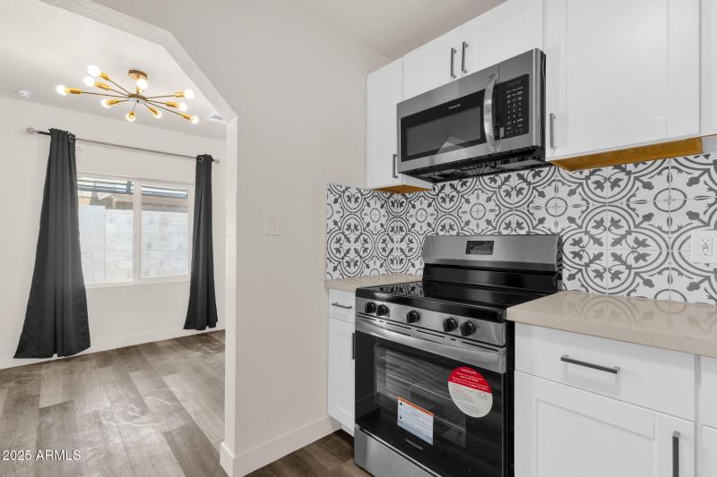 46-web-or-mls-1012-e-pierson-st