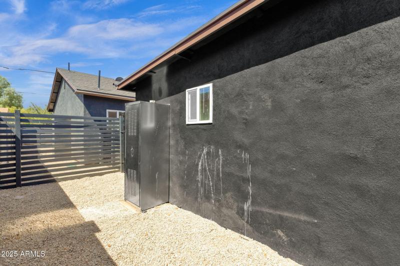 57-web-or-mls-1012-e-pierson-st