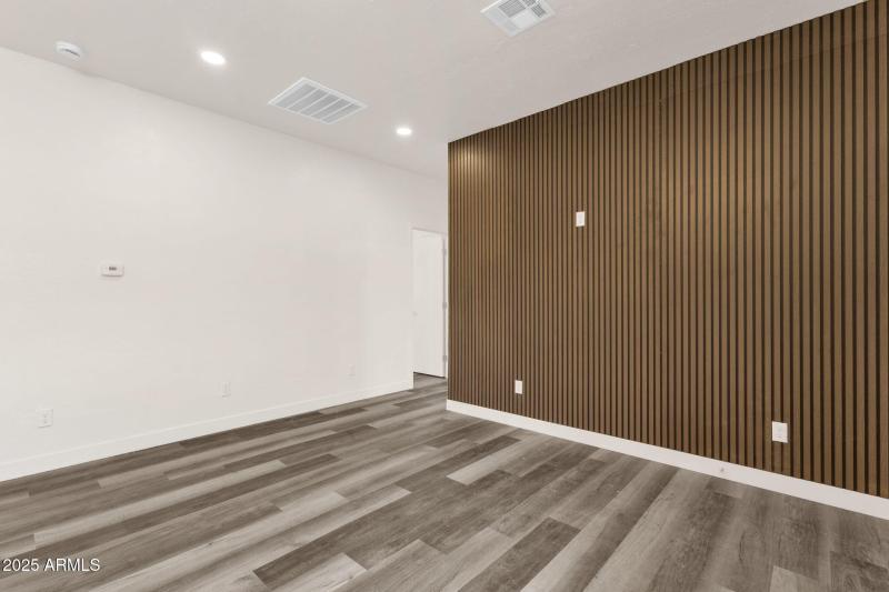 66-web-or-mls-1012-e-pierson-st