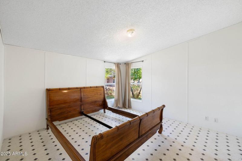 8-Primary Bedroom (1)