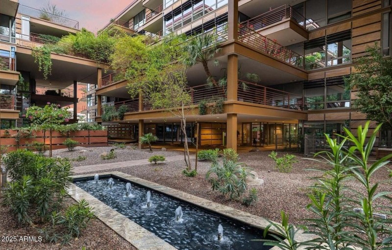 optima camelview courtyard view