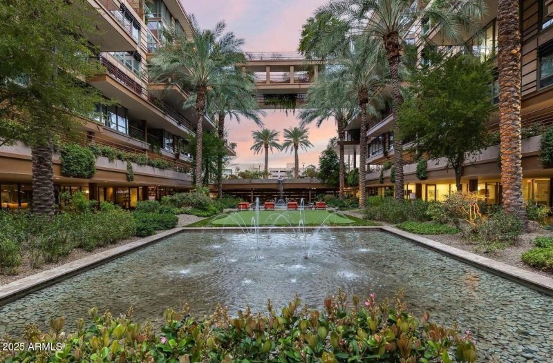 optima camelview courtyard