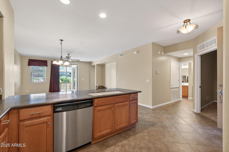 2110_W_Tallgrass14_mls