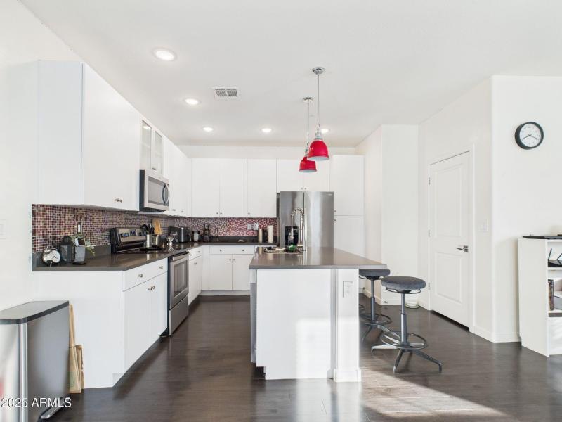 12-web-or-mls-CAM03379G0-PR0169-STILL011