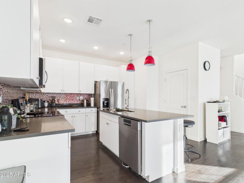 13-web-or-mls-CAM03379G0-PR0169-STILL012