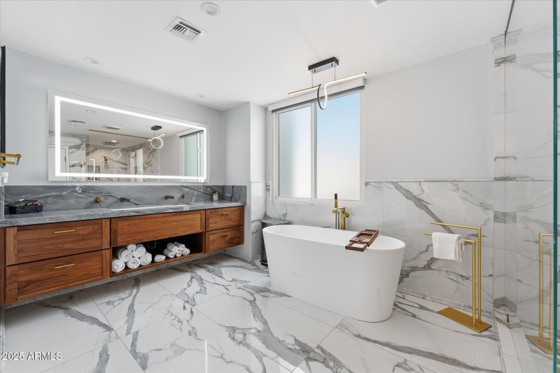 25-024-primary-bathroom