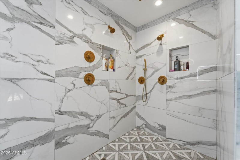 26-025-primary-bathroom