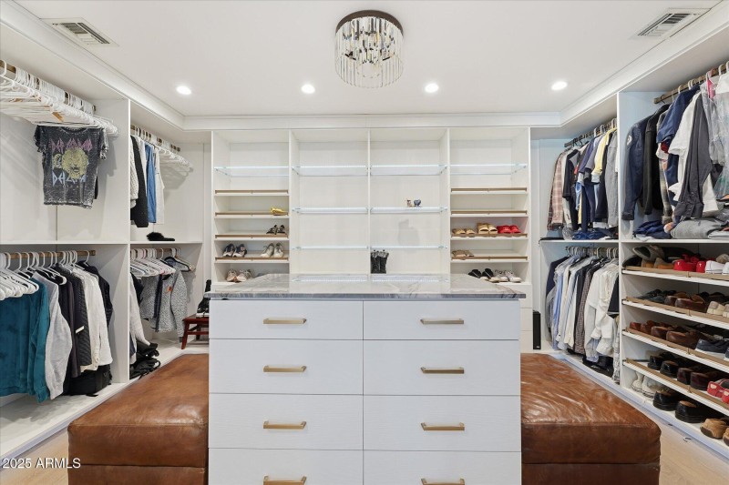 27-026-primary-closet