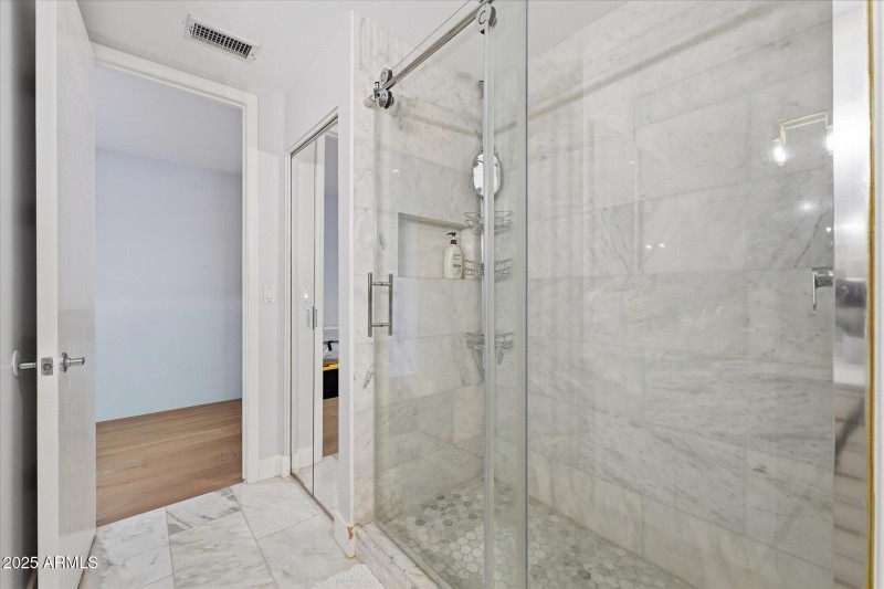 31-030-ensuite-bathroom