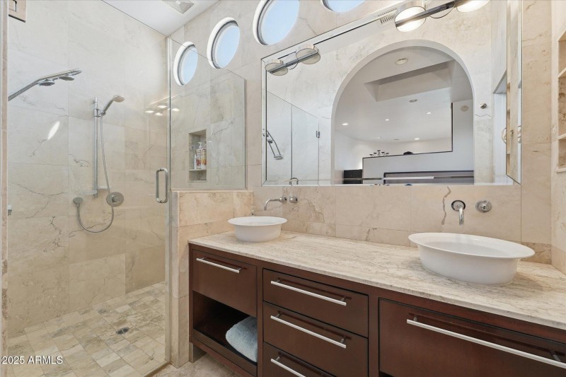 48-047-casita-bathroom