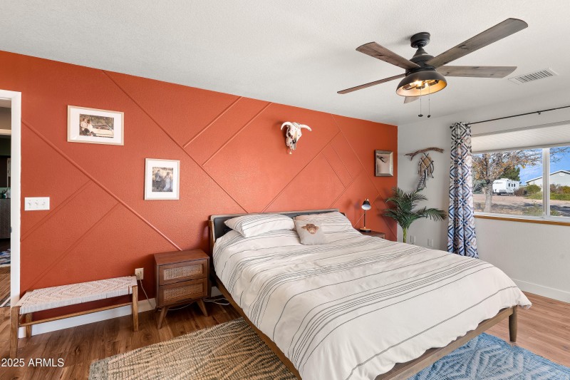 Gorgeous Accent Trimmed Wall