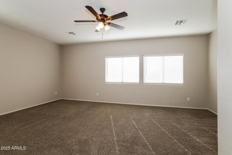 013-photo-main-bedroom-15024593