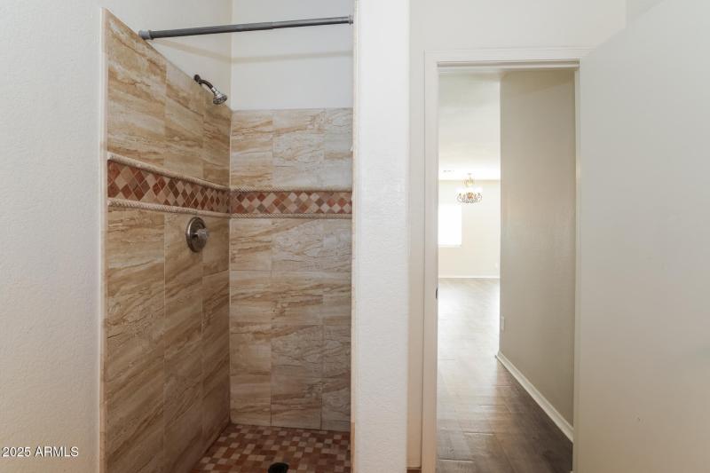 019-photo-bathroom-15024588