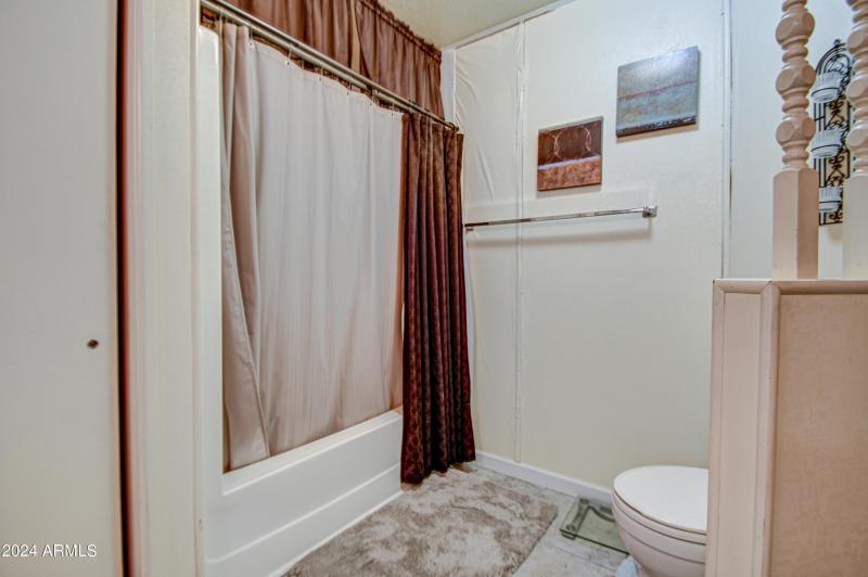 Bathroom 2-pic 3