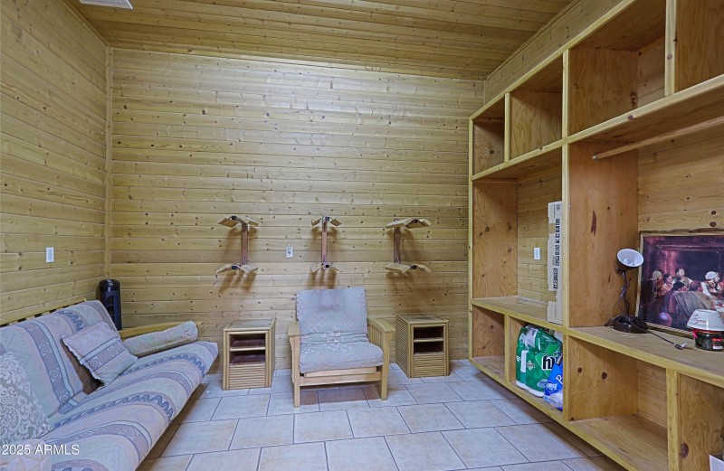 Barn 11 - Tack Room