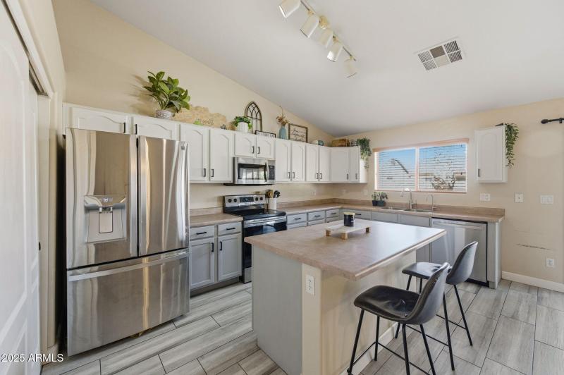 16-web-or-mls-43392 W Neely Drive-16