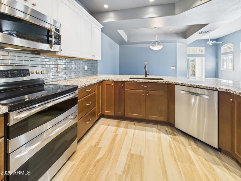 3 13826 N 96th St Kitchen