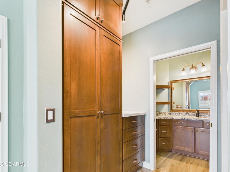 37 13826 N 96th St Primary Dressing Area