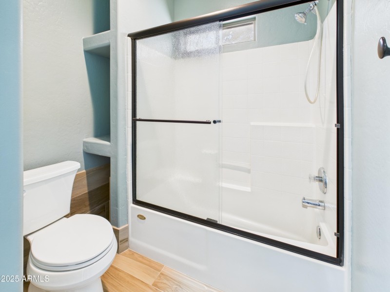 77 13826 N 96th St Bathroom 2