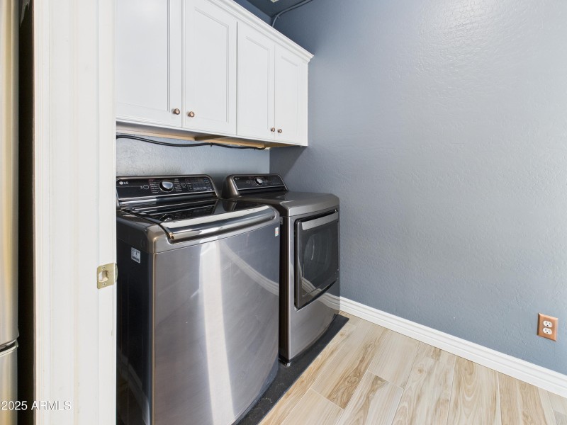 93 13826 N 96th St Laundry Room