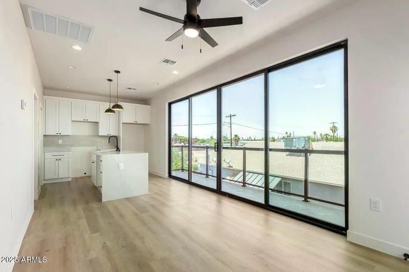 5f0c114bd58442f1935c99a365b0624c-uncropp