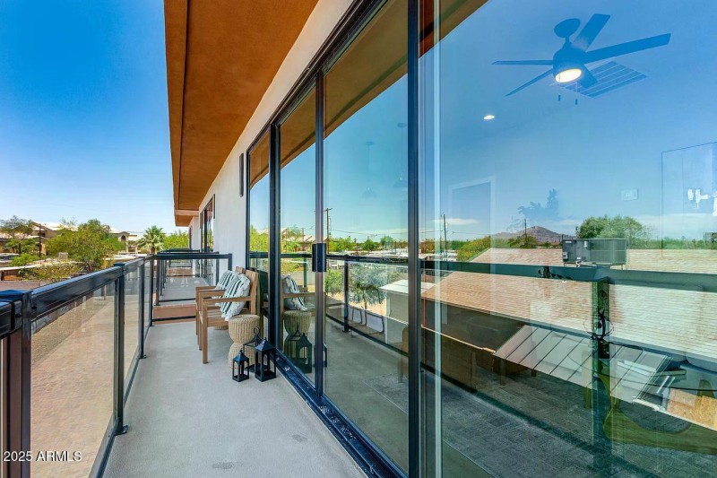 a24d2fdfe42395071b38df36d6f4f783-uncropp