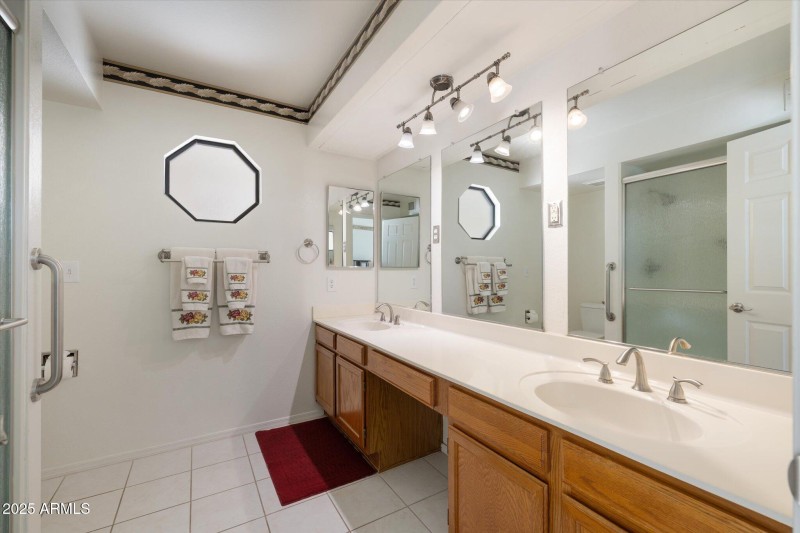 Primary , dual sinks