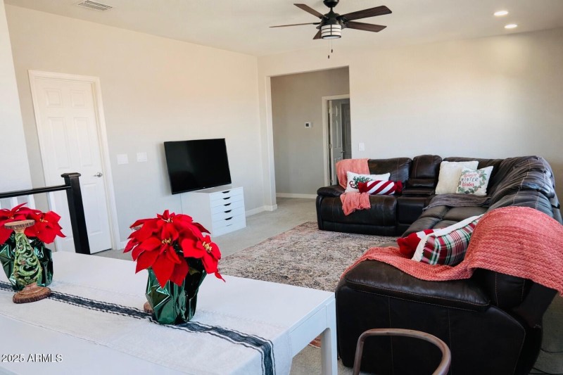 AE95C5DC-3405-4BD7-A4D7-2B6D50EED489