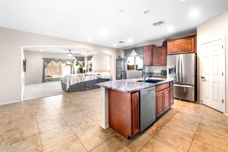 12-2494-N-Petersburg-Drive-12