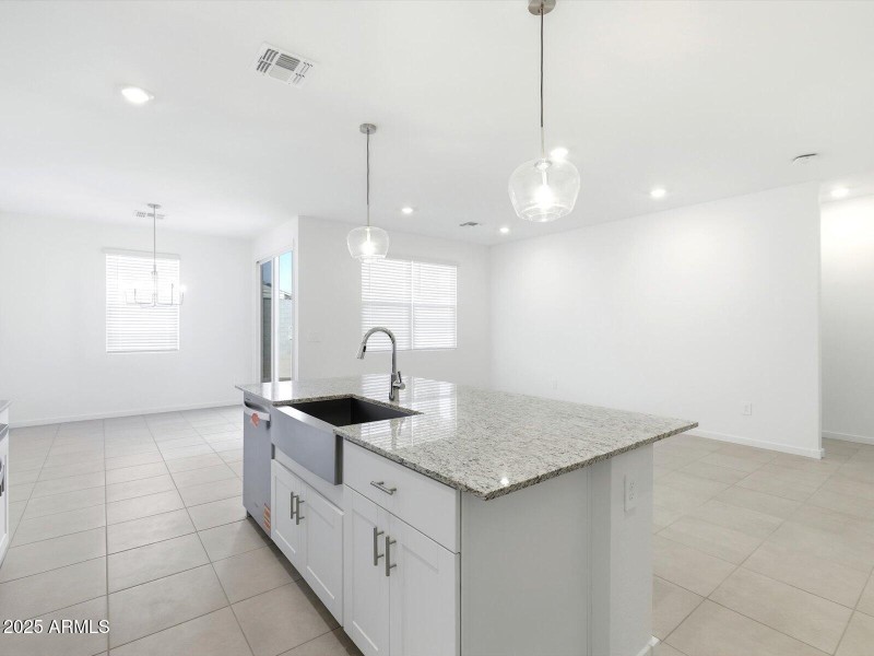 24602 W CHAMBERS Street