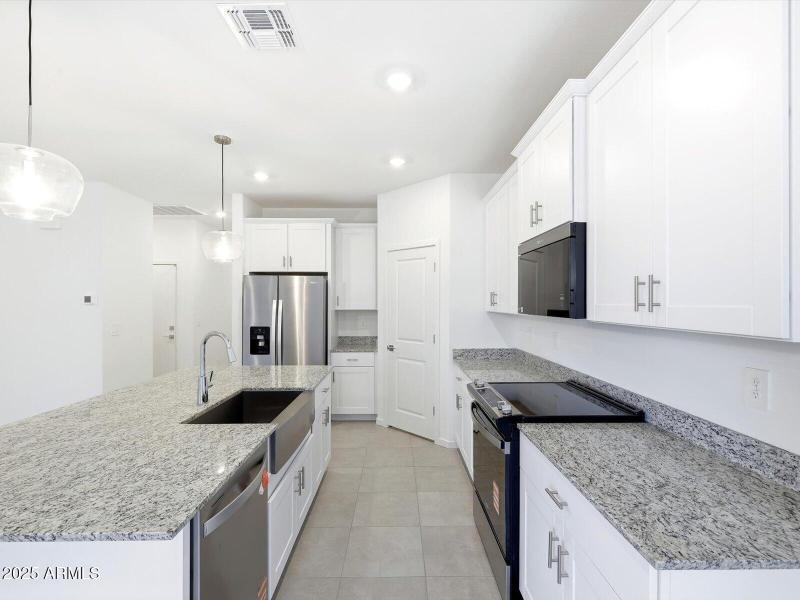 24602 W CHAMBERS Street