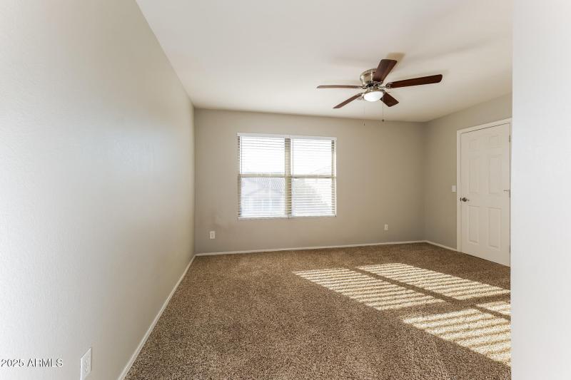 017-photo-bedroom-15044115