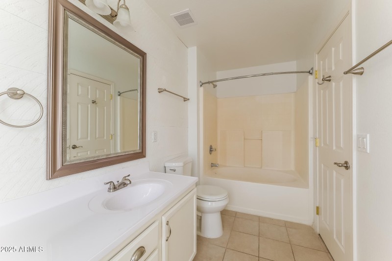 019-photo-bathroom-15044111