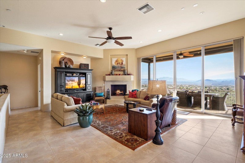 Great Room with a View - Scenic Living