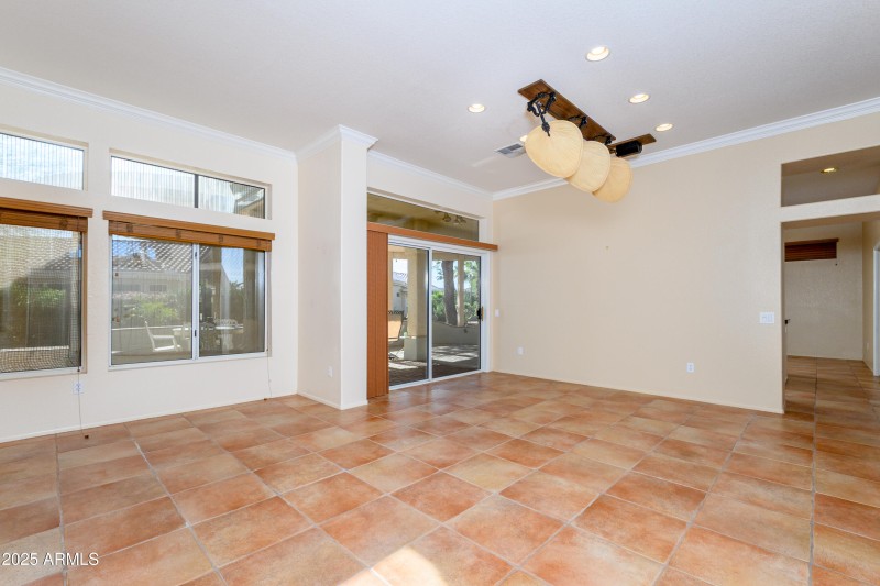 Living Room / Dining