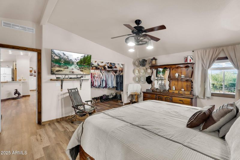 23-web-or-mls-Sentinel Rock -23