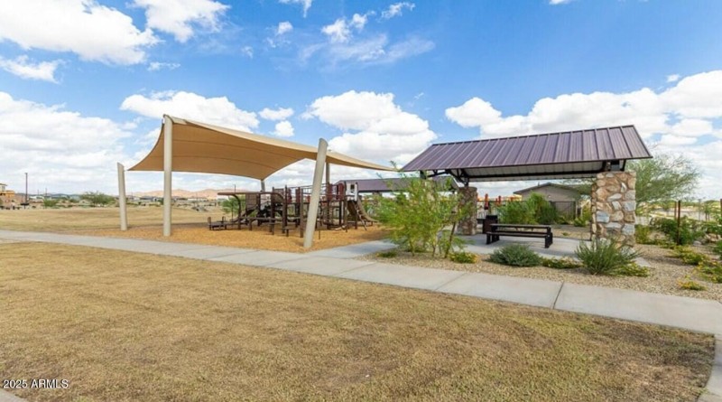 Los Cielos at Rancho Mercado - Community