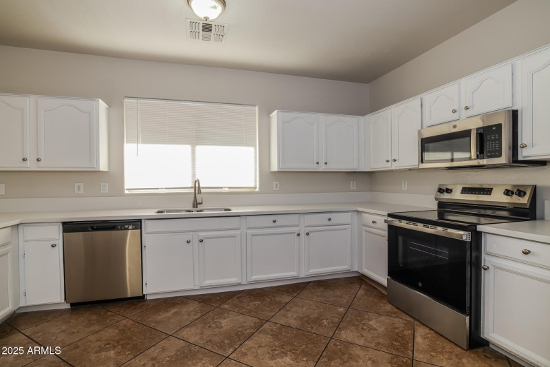 010-photo-kitchen-15057155